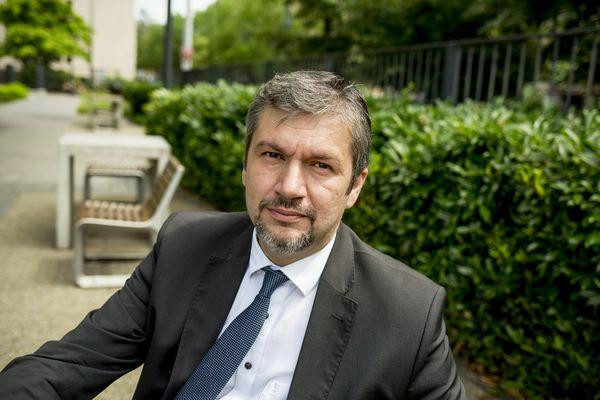Hadházy Ákos: Semmit nem veszítünk azzal, ha a parlamenti színjátékot otthagyjuk