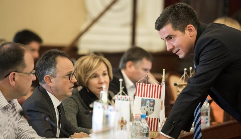 A Fidesz októberben újra elindítja az összes hivatalban lévő kerületi polgármesterét
