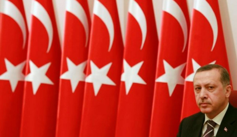 Illiberális tempó: megsértette Erdogant? Mehet a börtönbe