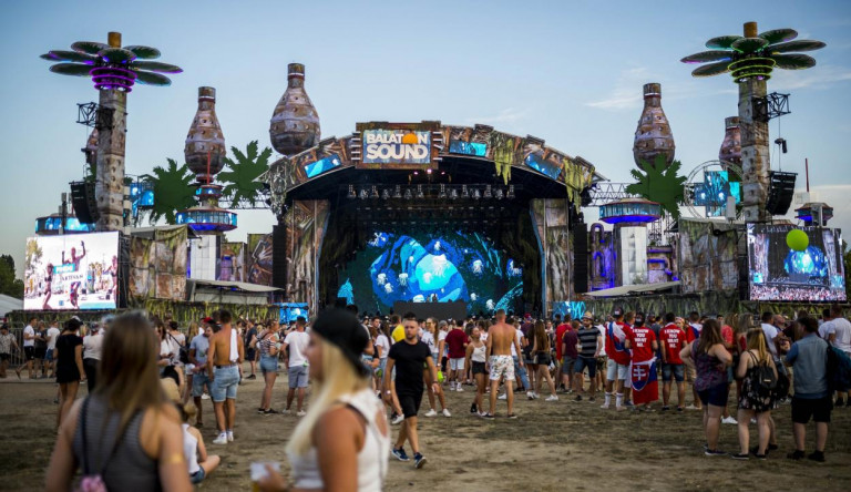 A Balaton Soundon is vetítik majd a rendszerváltásról szóló, Orbánt ünneplő videót