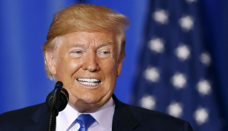 Trump a dél-koreai elnök társaságában a demilitarizált övezetben találkozott Kim Dzsong Unnal