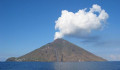 Kitört a vulkán Stromboli szigetén, már halálos áldozatról is tudni