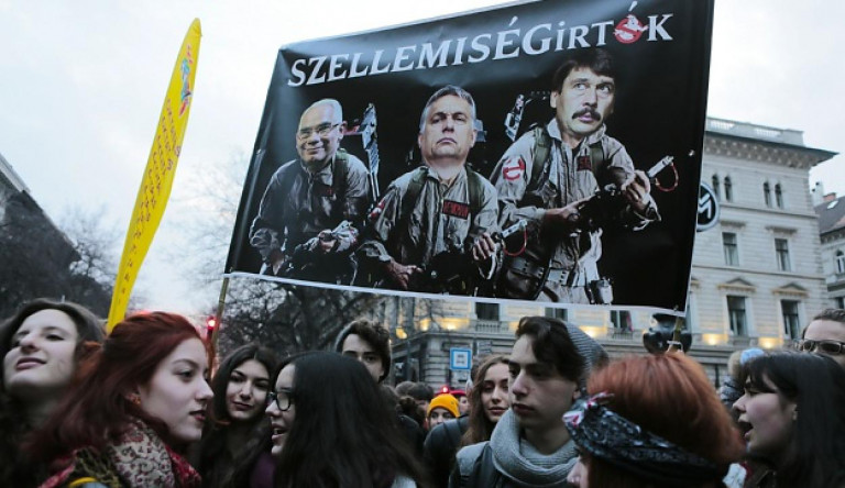 Tüntetést szerveznek a köznevelési törvény módosítása ellen