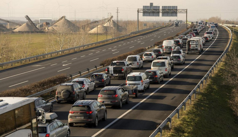 Kitalálta a kormány, hogyan kezelje a nyári dugókat az M7-es autópályán