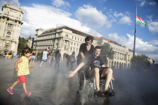 Gulyás Gergely szerint visszaélések történnek az ápolási díjak igénylésekor
