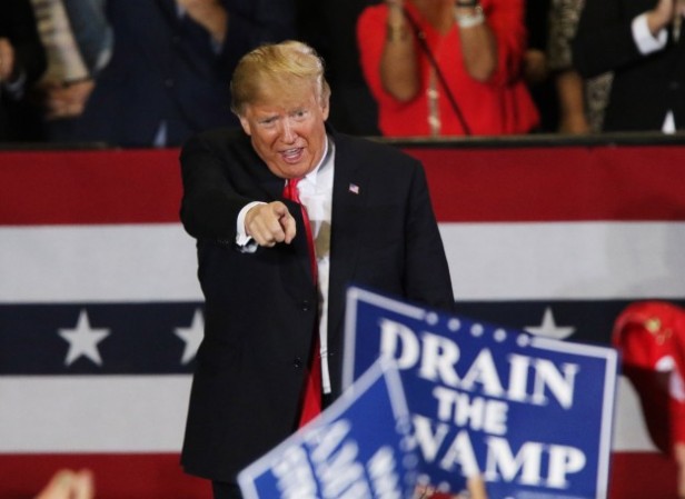 Trump a Florida állambeli Pensacolában kampányol november 3-án