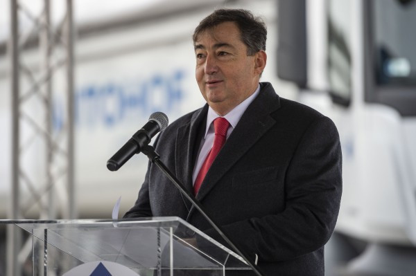 Mészáros Lőrinc legújabb ajándéka: kétmilliárd forintért építenek új autópálya-lehajtót az M1-en. Úgy tűnik: csak miatta