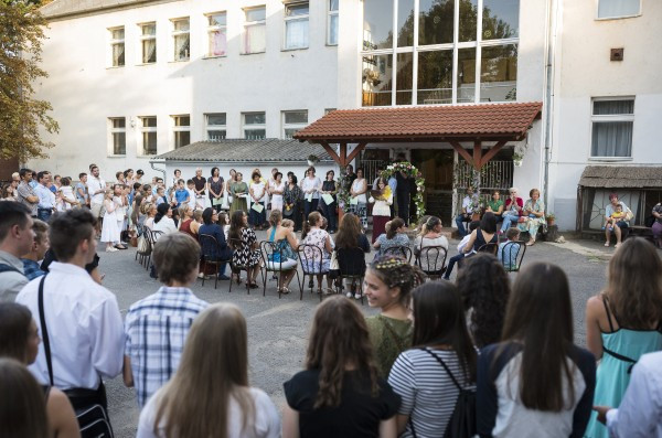 Megszületett a megállapodás, nem darálják le a Waldorf-iskolákat