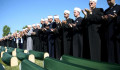 Több ezren jelentek meg a prijedori mészárlásban meggyilkolt bosnyákok temetésén