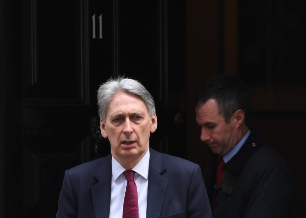 hilip Hammond brit pénzügyminiszter távozik londoni rezidenciájáról, a Downing Street 11-ből 2019. április 3-án.