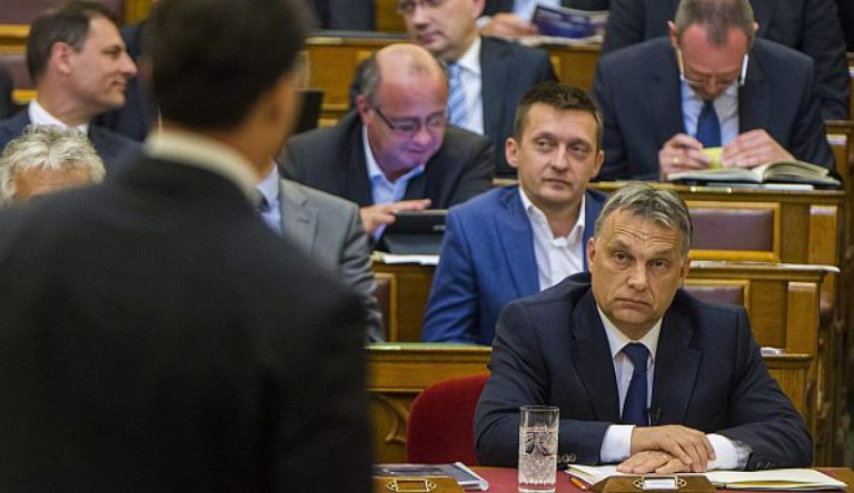 Rogánéknak nyilvánosságra kell hozniuk a nemzeti konzultációk elszámolásait