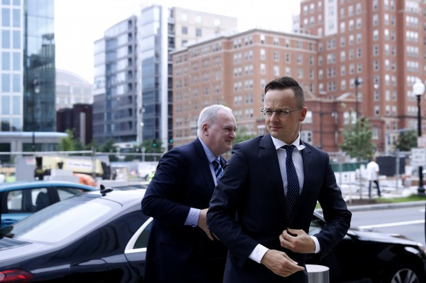 Lobbistákkal próbálja javítani washingtoni pozícióit a kormány