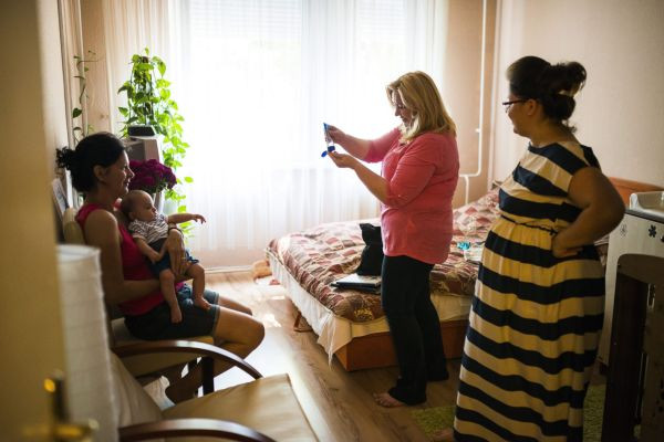 Egy hónap múlva átveszi az állam a védőnői ellátást, mindent tudni akarnak a védőnőkről