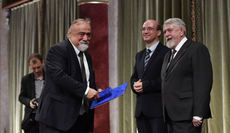 Havi félmillióért acélozza Takaró Mihály az új Nemzeti alaptantervet