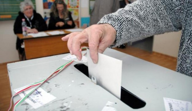 Egy Fidesz-hívő egyesület már halasztaná a választásokat 