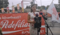 A Mi Hazánk Mozgalom most a Sziget bejáratánál tiltakozik a Coca-Cola kampánya ellen