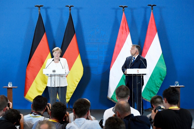 Angela Merkel német kancellár és Orbán Viktor miniszterelnök sajtónyilatkozatot tesz a Páneurópai Piknik 30. évfordulója alkalmából.