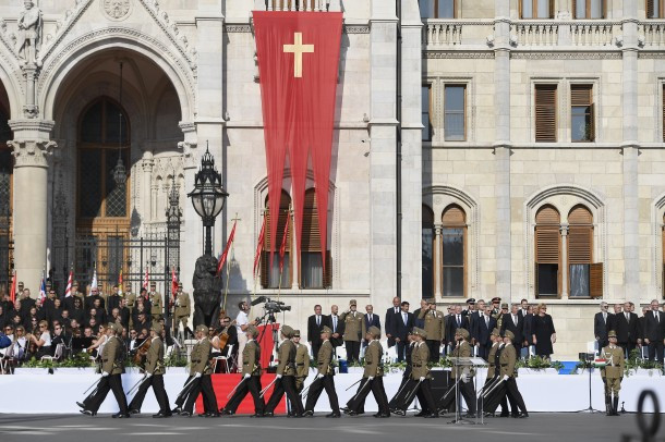Áder: Olyan otthont kell berendeznünk, amiből 