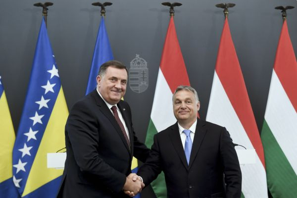 Orbán Viktor kapta idén a kitüntetést, amit Dodik tavaly Putyinnak adott