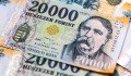 Történelmi mélypont felé közelít a forint