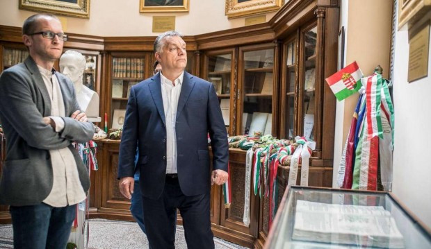 Az Orbán-rajongó múzeumigazgatónak is jut feladat az OSZK körül