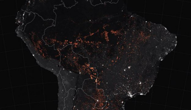 Miután egy nap alatt ezer új tűzgócot regisztráltak az Amazonasban, a brazil elnök égetési tilalmat rendelt el