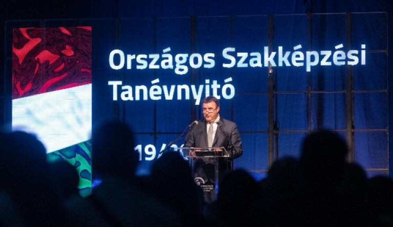 Palkovics: „A szakképzésé a jövő”