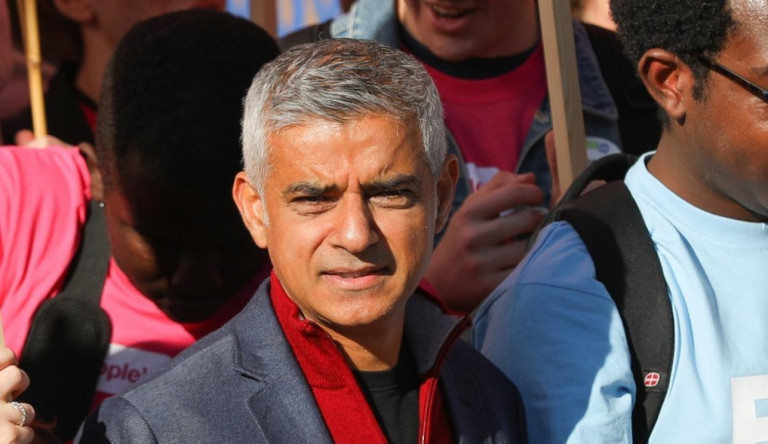 London polgármestere: A problémák megoldása helyett, az emberek félelmeire játszanak Magyarországon