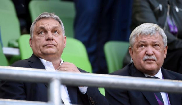 Orbán szívesen mutatkozik fapadossal, de ha meccsről van szó, a magángépet sem veti meg