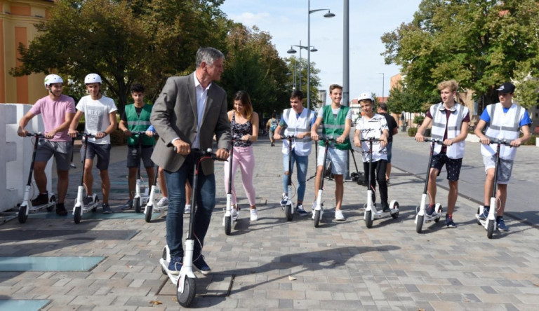 Márki-Zay ellenfele elektromosroller-flottát építene ki Hódmezővásárhelyen