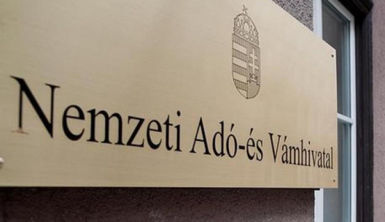 Beindult a NAV: törlik a katásokat, ha adótartozásuk van 