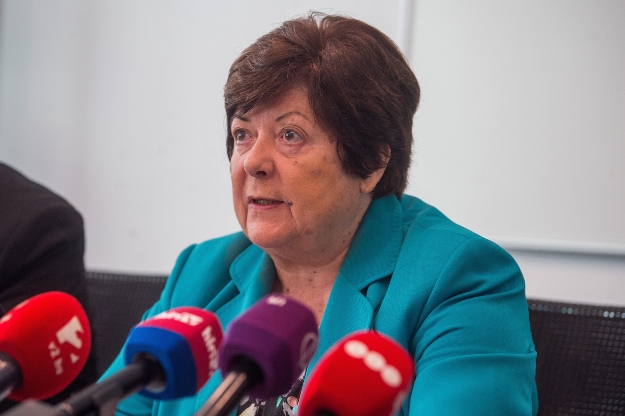 Pálffy Ilona, a Nemzeti Választási Iroda elnöke a május 26-i európai parlamenti választás szavazólapjainak gyártásáról tartott sajtótájékoztatón.
