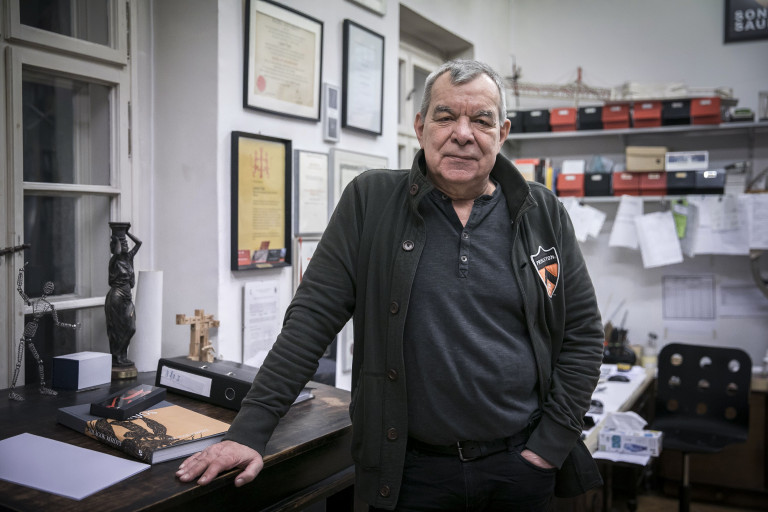 Elhunyt Rajk László