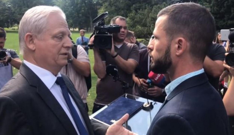 Tarlós István egyre feszültebbnek tűnik, ha a vitáról kérdezik