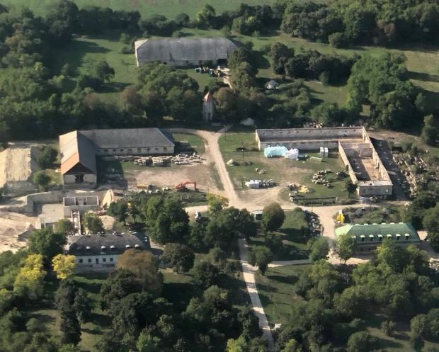 Hadházy Ákos lefényképezte az Orbán-birtokon zajló építkezéseket