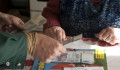Hatezer forintot kapnak a ferencvárosi nyugdíjasok a választás előtt