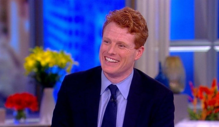 Joe Kennedy III., a Kennedy politikai dinasztia tagja jelöltként indul a jövő évi szövetségi szenátusi választásokon