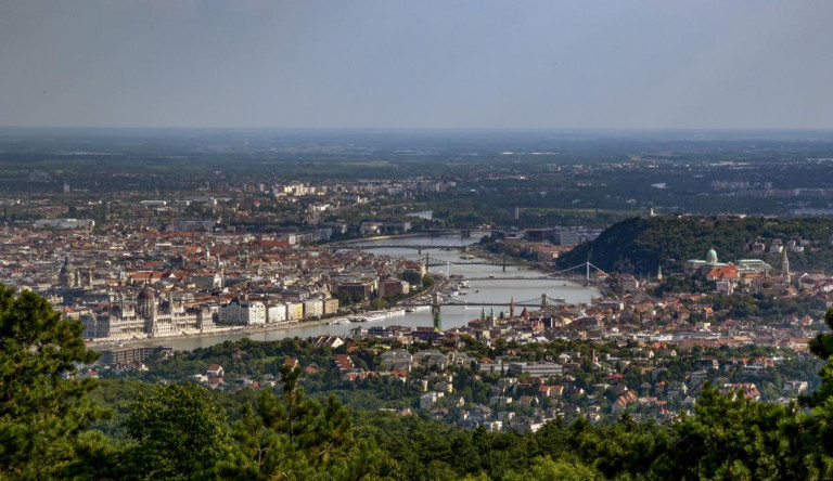 Visszavenné a világörökségi területen vagy műemléki épületekben lévő bérlakásokat a Fidesz