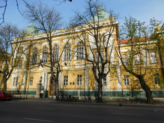 Ahol sokáig tart a postázás: gyulai bíróság épülete