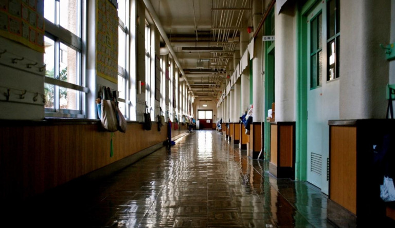 A kormány lakatot tenne a tanárok szájára