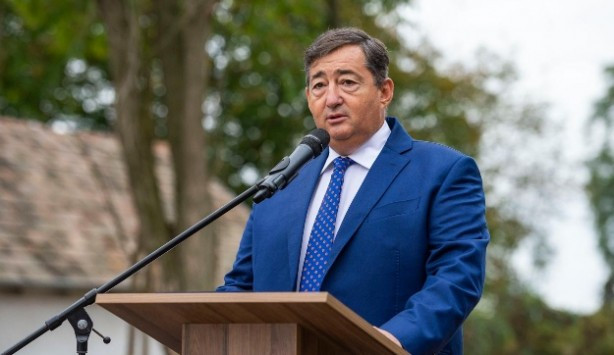 Mészáros Lőrinc cége adhat szállást a rendőröknek