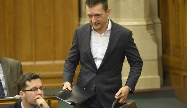 Rogán kedvenc kommunikációs cége az ingatlanpiac felé terjeszkedik