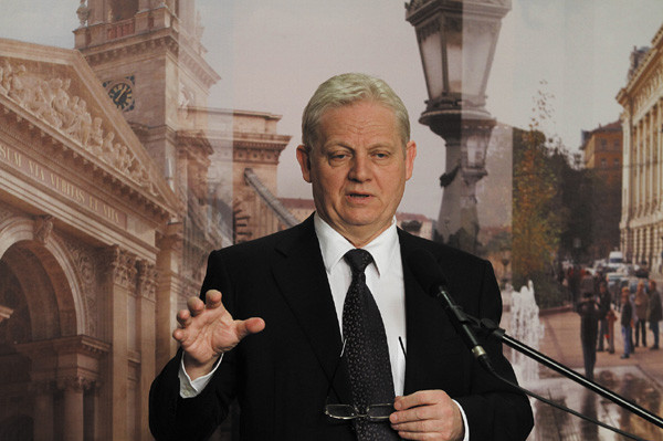 Két százalékkal előzi Tarlós Karácsonyt a Publicus felmérése szerint