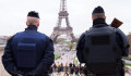 Késsel támadt kollégáira egy rendőr Párizsban