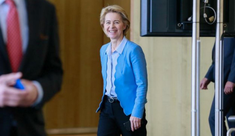Ursula von der Leyen az irodájában fog lakni