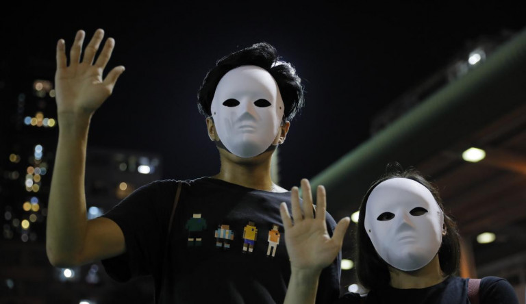 Rendkívüli állapotot hirdetett a kormányzó Hongkongban: leállt a tömegközlekedés, bezártak az üzletek