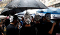 Továbbra sem rendeződik a helyzet Hongkongban: tízezrek vonultak utcára