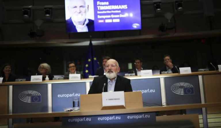 Orbánék elsőre megvétózták, Timmermans új javaslatot tesz a klímasemlegességre