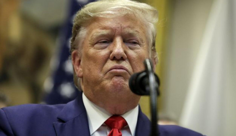Trump bejelentette: átadja a hatalmat