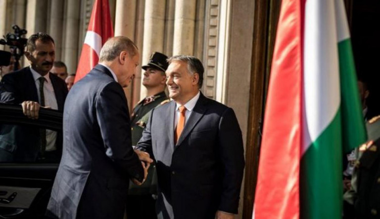 Orbán Viktor Törökországba utazik, hogy megünnepelje Erdogan győzelmét